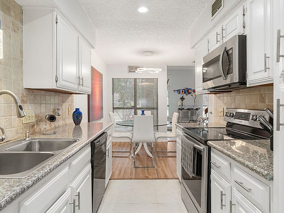 4th image of 2204 W Park Blvd APT 2704