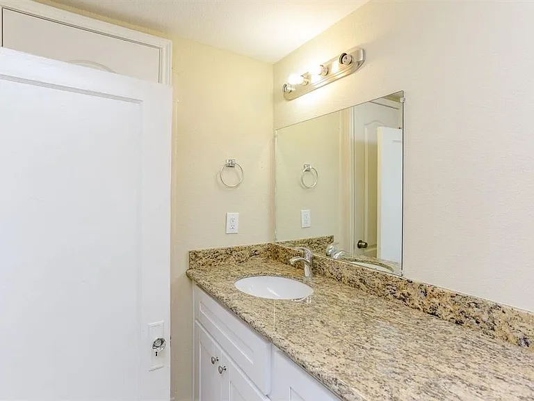 612 W Alabama St — Photo 12