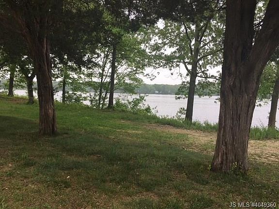 3rd image of 1501 Lakeside Dr S