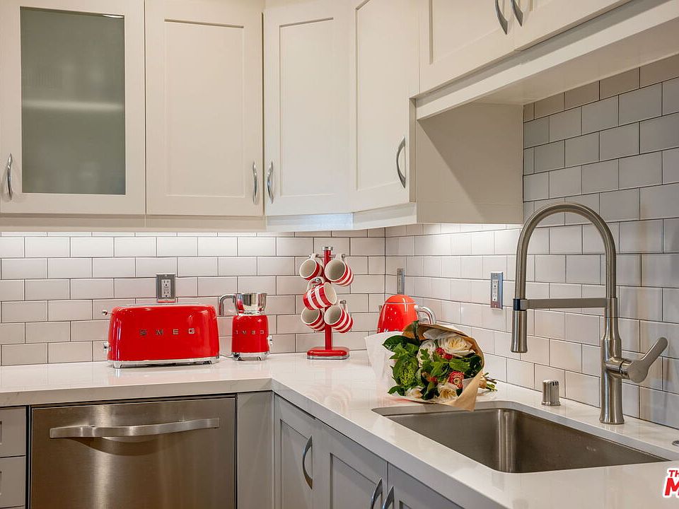 1st image of 1838 Westholme Ave #Penthouse 3