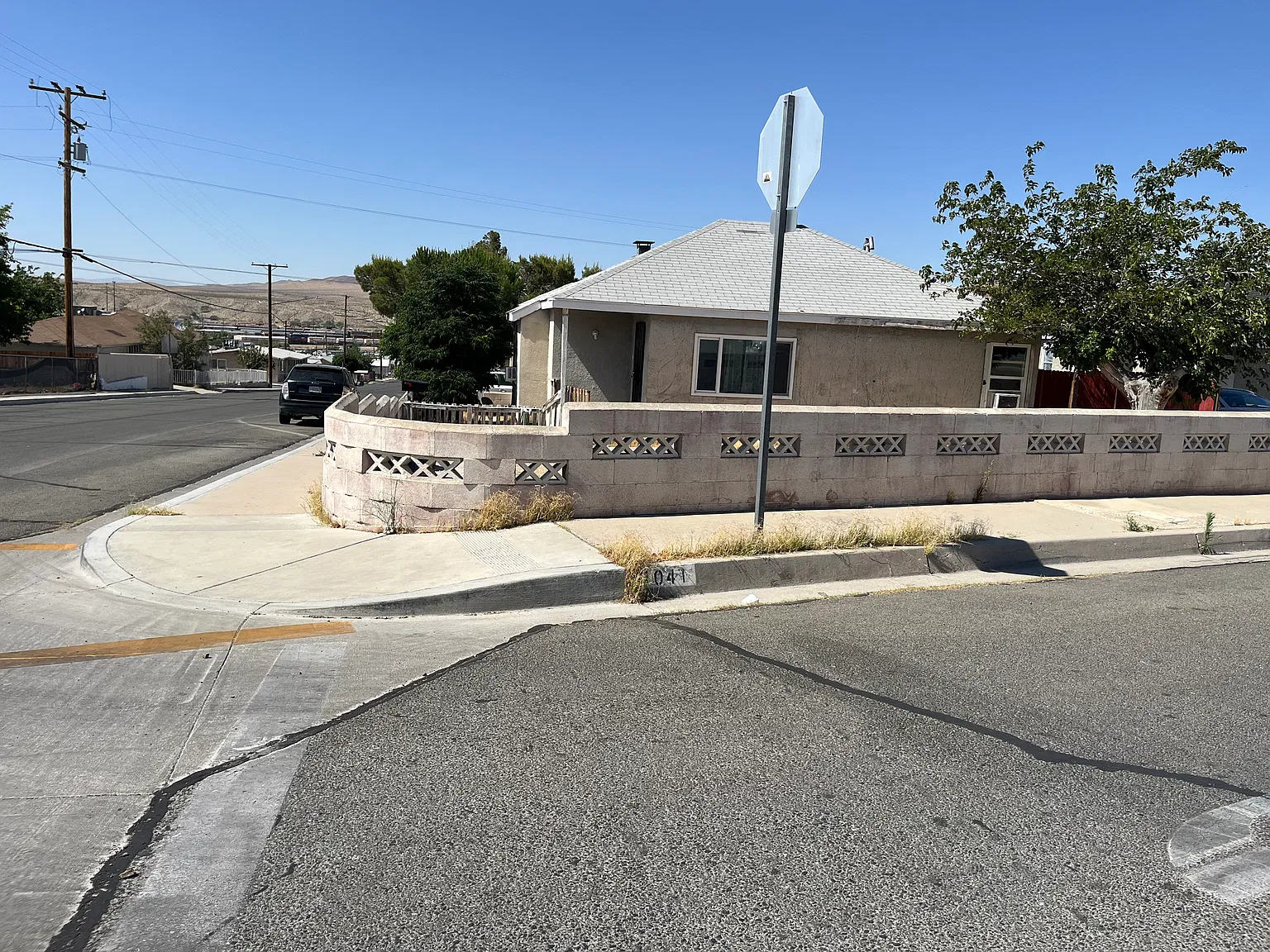 1041 Flora Ave — Photo 1