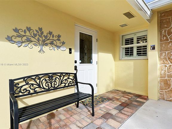 4th image of 356 Garden Blvd