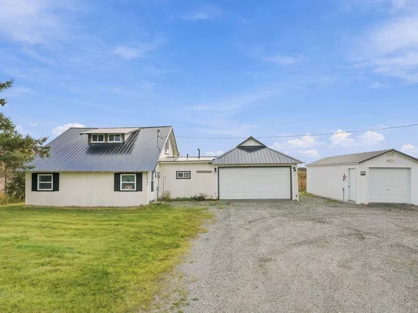 10205 W Lake City Rd, Houghton Lake, MI 48629
