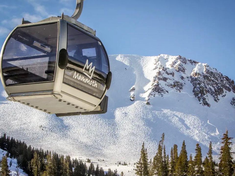 Situated at CANYON LODGE. The village gondola, free public transportation and chairlifts are right at your doorstep.