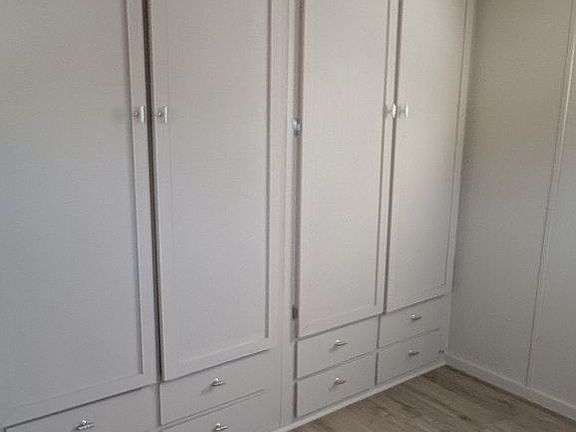 Front bedroom built in close