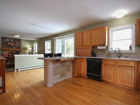4th image of 31 Mansion Dr