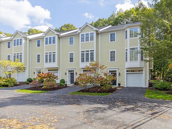 2nd image of 923 Lagrange St Unit 923