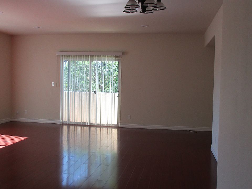 1st image of 16809 Victory Blvd APT 3
