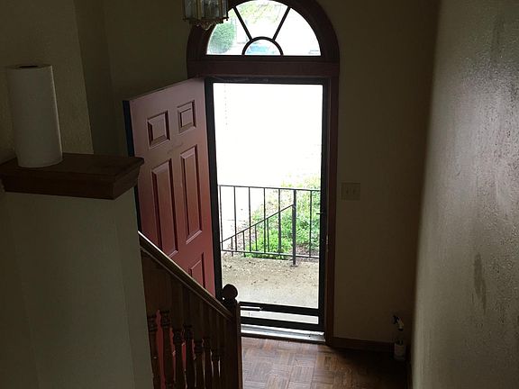 4th image of 215 W 132nd St