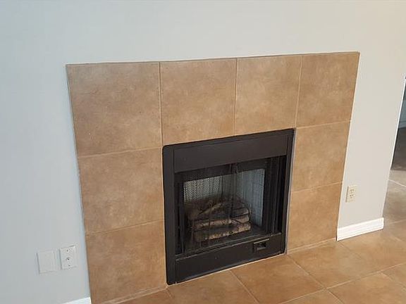 3rd image of 415 Lakepointe 110 Dr