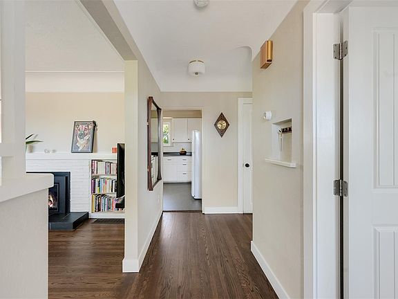 2nd image of 3221 Service St