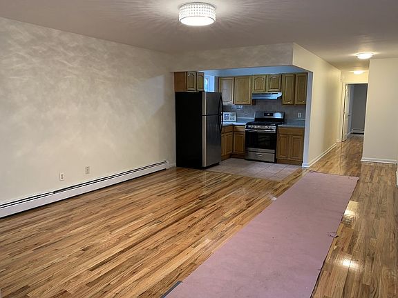 2nd image of 1612 Melville St