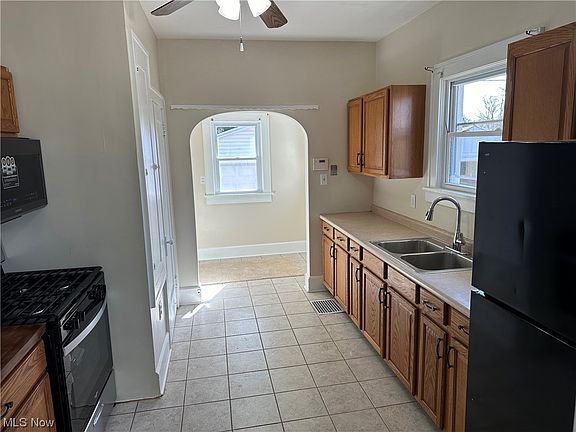 2nd image of 712 25th St NE