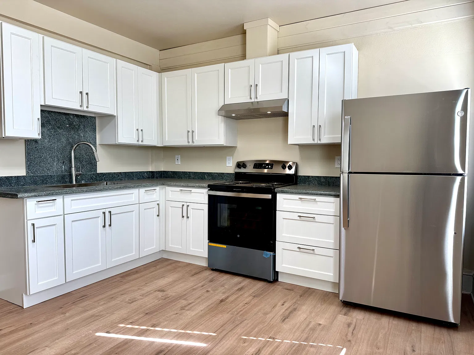 3 bed, $2,300 — Photo 1