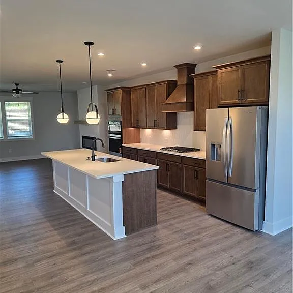 378 Sunset Hollow St — Photo 2