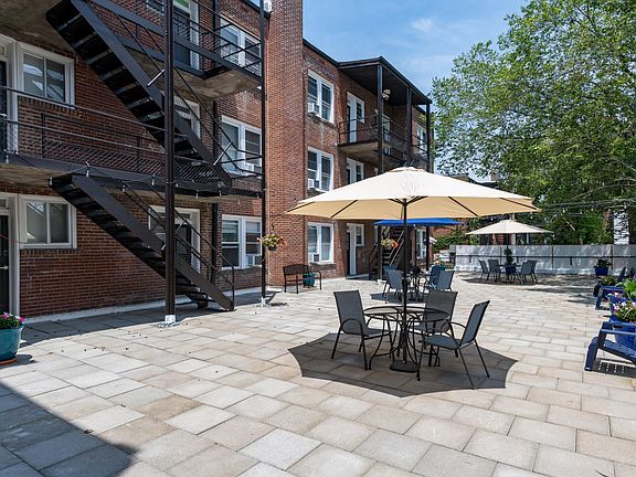 4th image of 4963 Winona Ave #3L