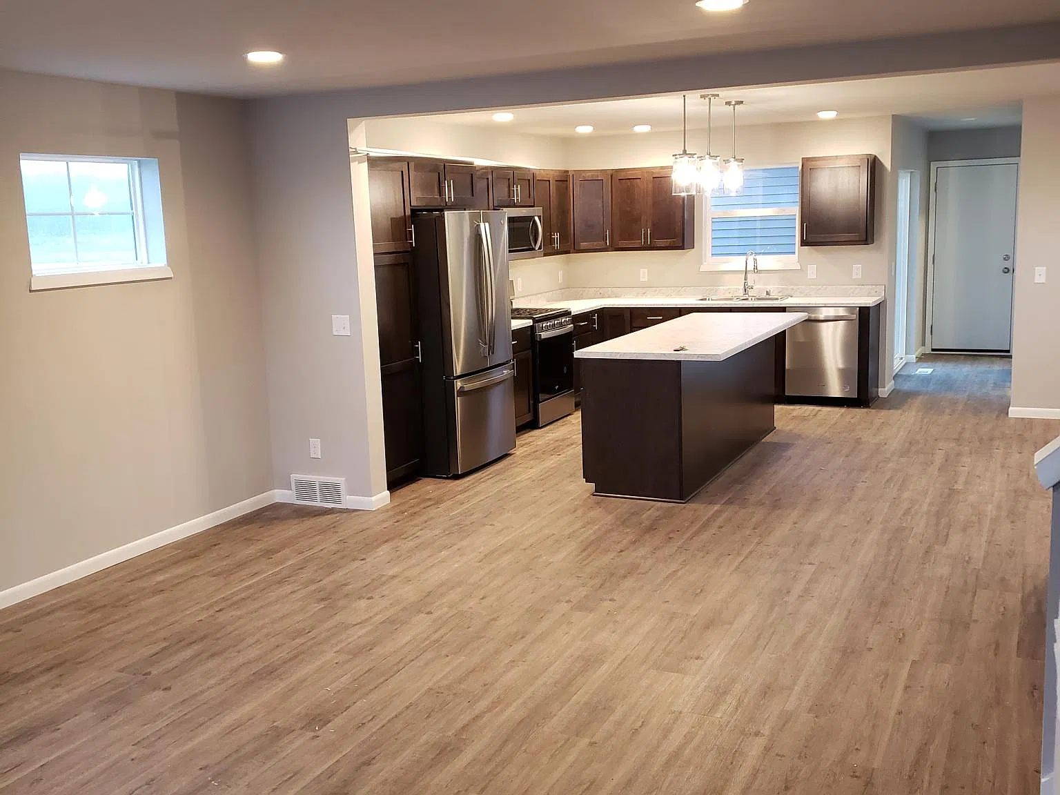 3 bed, 2.5 bath, 1615 sqft, $2,575 — Photo 3