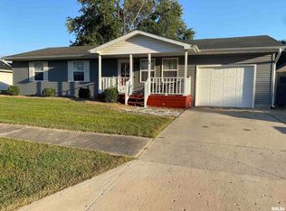 24 Edgebrook St, Centralia, IL 62801