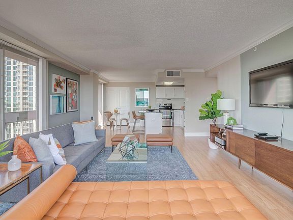 2nd image of 1617 Fannin St #2517