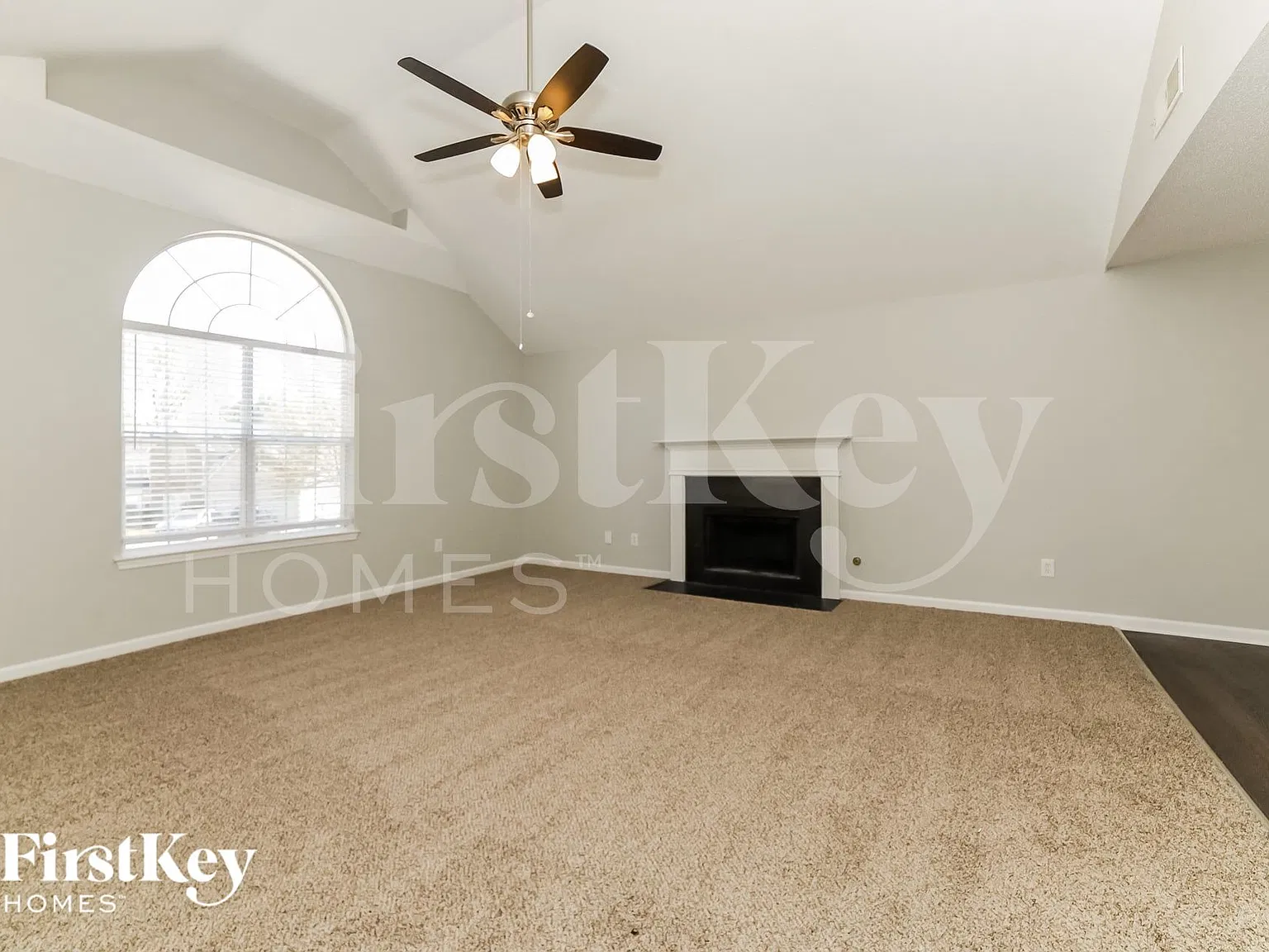 3 bed, 2.0 bath, 1660 sqft, $2,210 — Photo 2