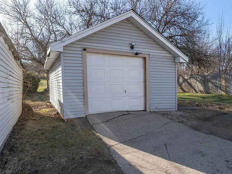 3028 S Union St — Photo 5