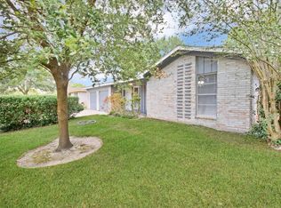 11823 S Ridgewood Cir, Houston, TX 77071