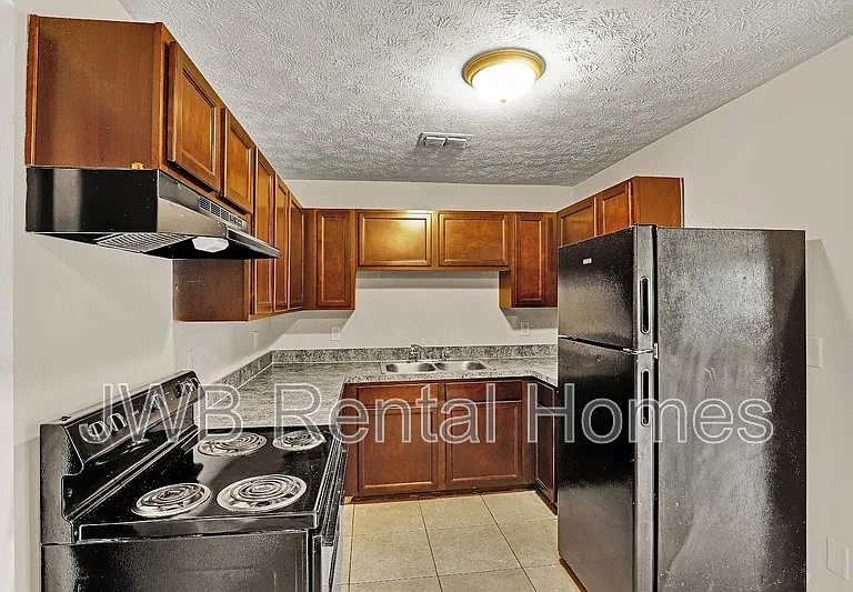 4705 Portsmouth Ave — Photo 2