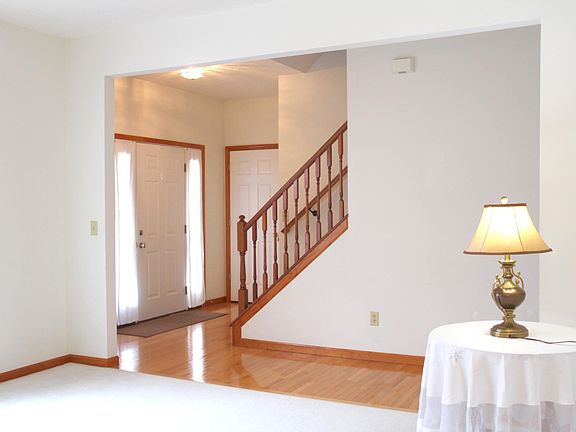 2nd image of 7584 Winding Creek Ct