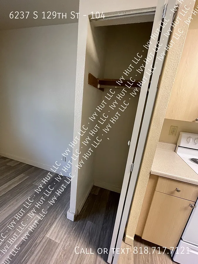 Studio, $999 — Photo 4