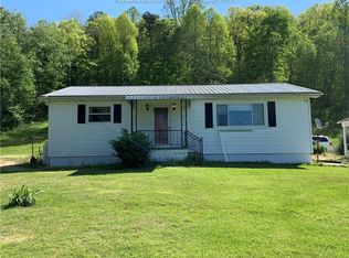 2921 Poca River Rd N, Poca, WV 25159