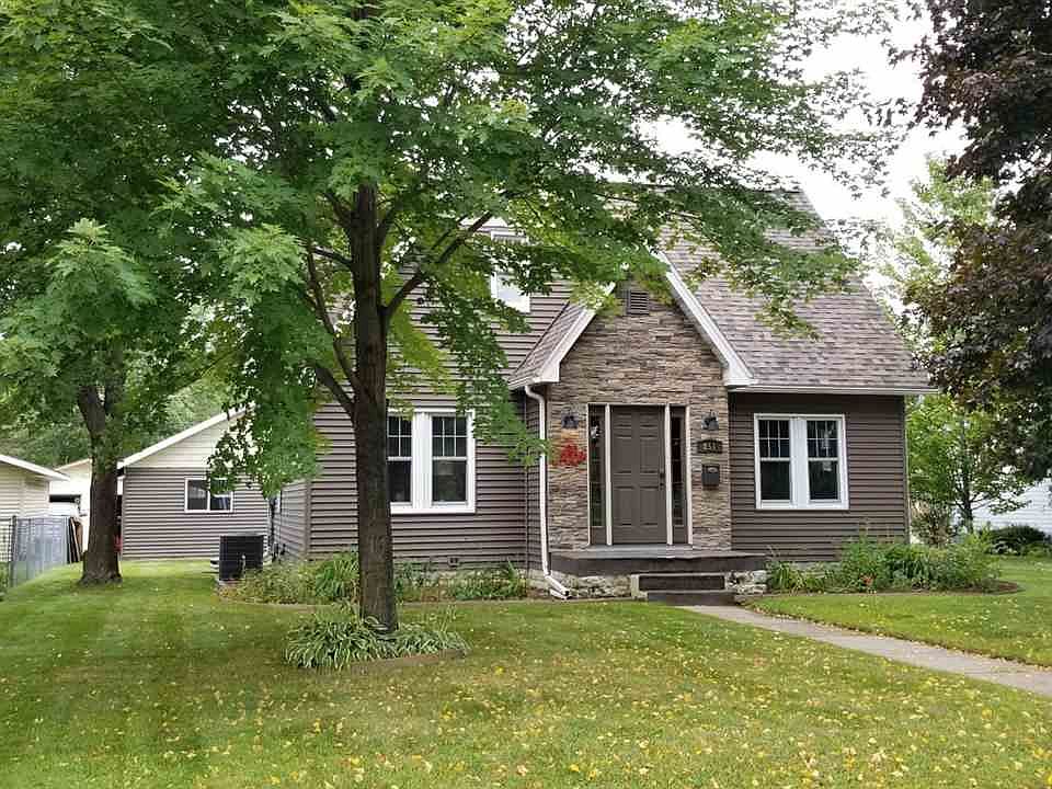 1st image of 851 Wisconsin River Dr