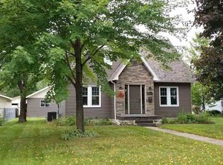 851 Wisconsin River Dr, Port Edwards, WI 54469