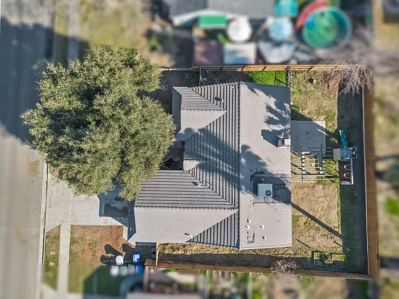 3rd image of 261 Cantebury Drive