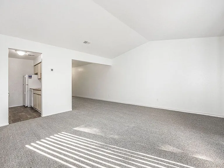 Hampton Lakes Apartments — Photo 15