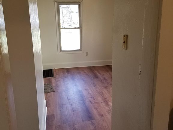 5th image of 314 N Broadway Ave