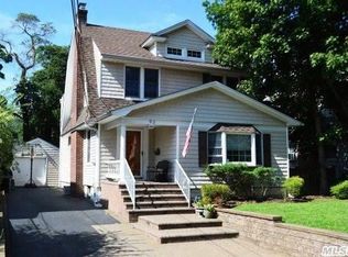 62 Oakland Ave, Lynbrook, NY 11563