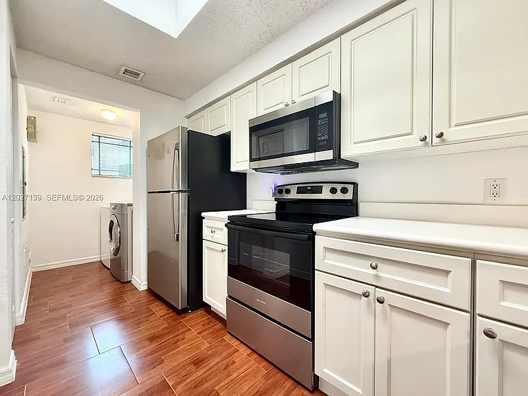 3022 Alcazar Pl #101 — Photo 8