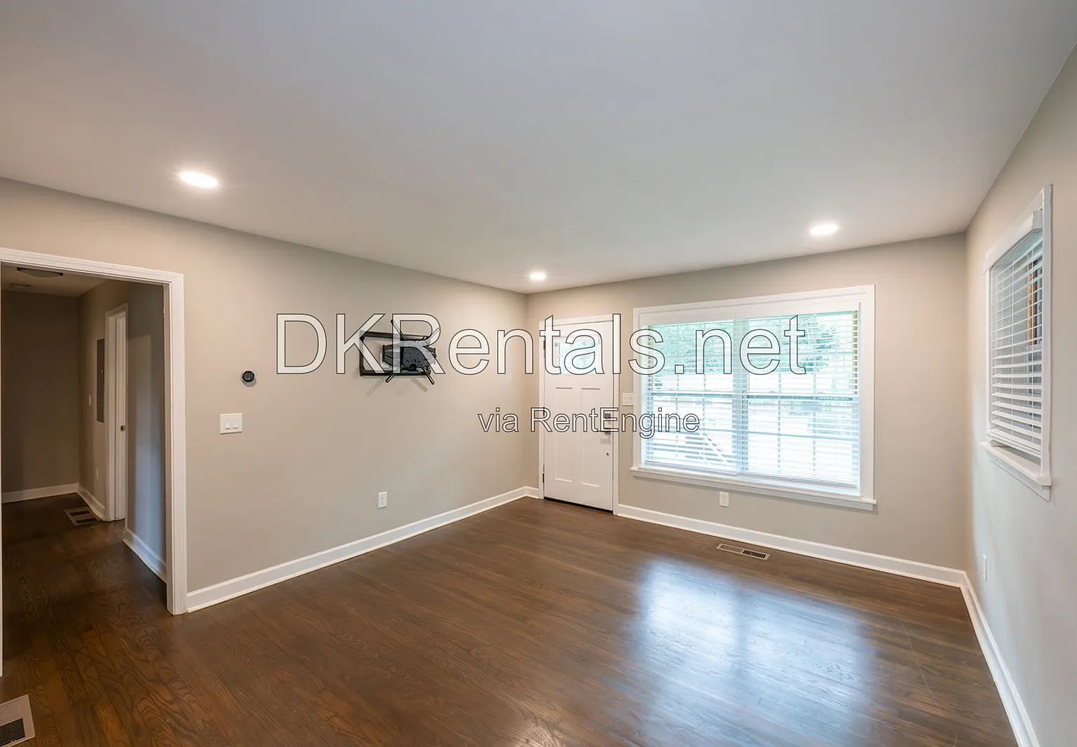 3 bed, 2.0 bath, 1300 sqft, $2,150 — Photo 4