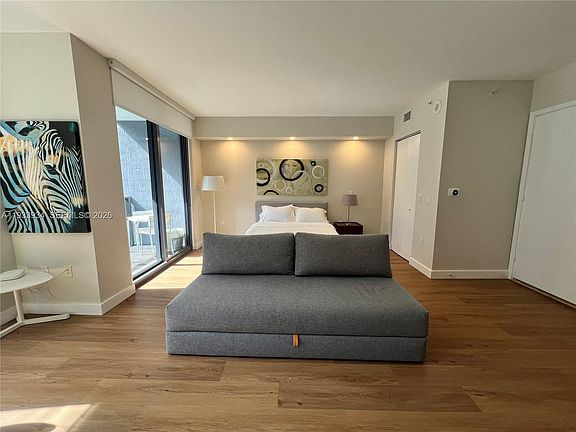 4th image of 31 SE 6th St APT 703