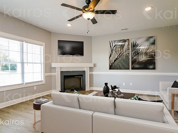 4th image of 3704 Oak Leaf Way #D