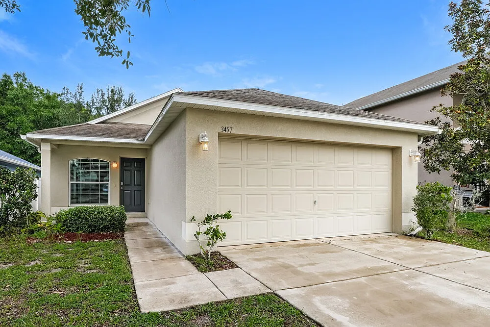 3 bed, 2.0 bath, 1158 sqft, $1,870 — Photo 3