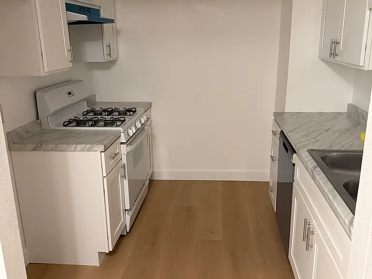 9044 Chantry Ave — Photo 4