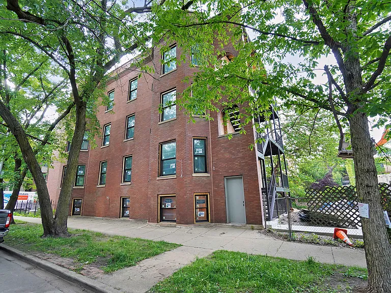 1233 N Hoyne Ave #3 — Photo 3