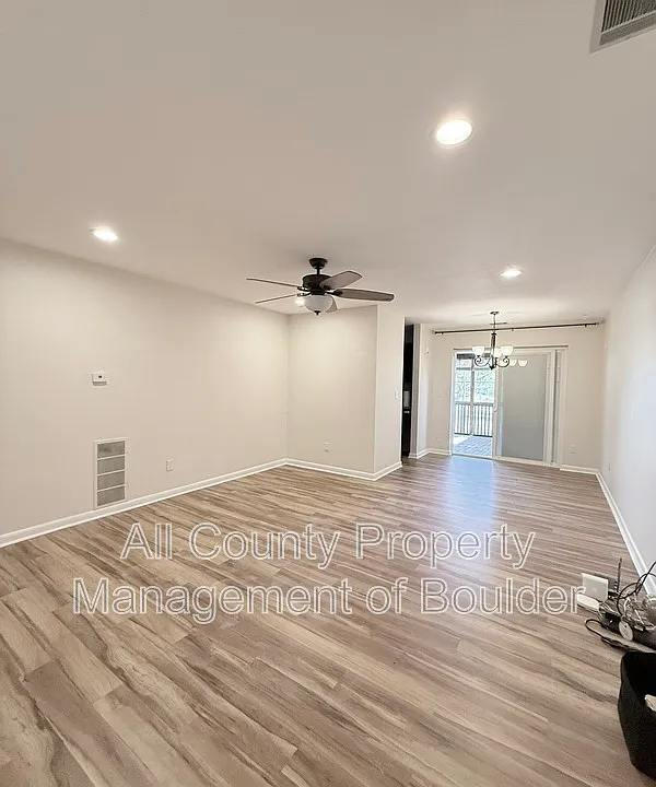 1575 Bradley Dr