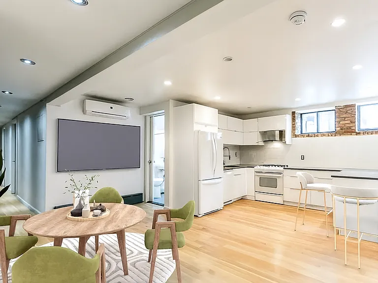 288 Ainslie St #B — Photo 1