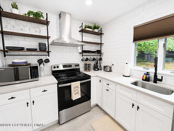4th image of 26 Middle Village Way