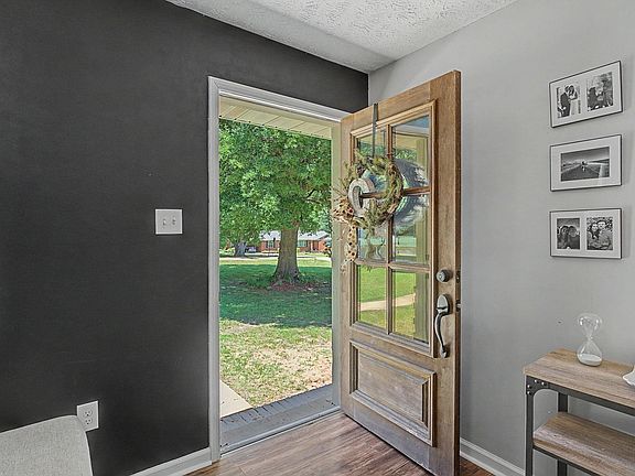 4th image of 113 Robertson Dr