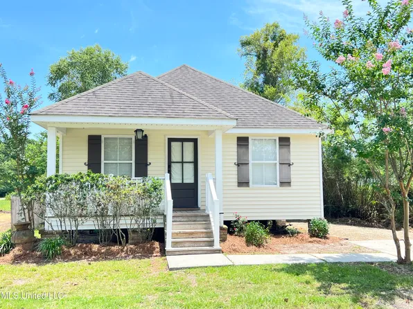 205 Jeff Davis Ave, Waveland, MS 39576