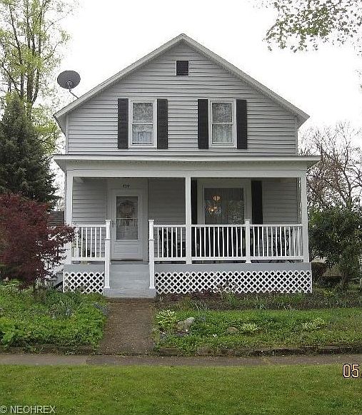 Welcome home to 734 Eastlawn St.