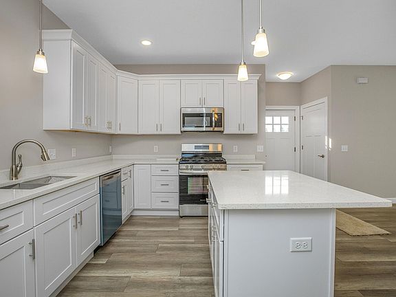 4th image of 126 Lexington Pointe Dr